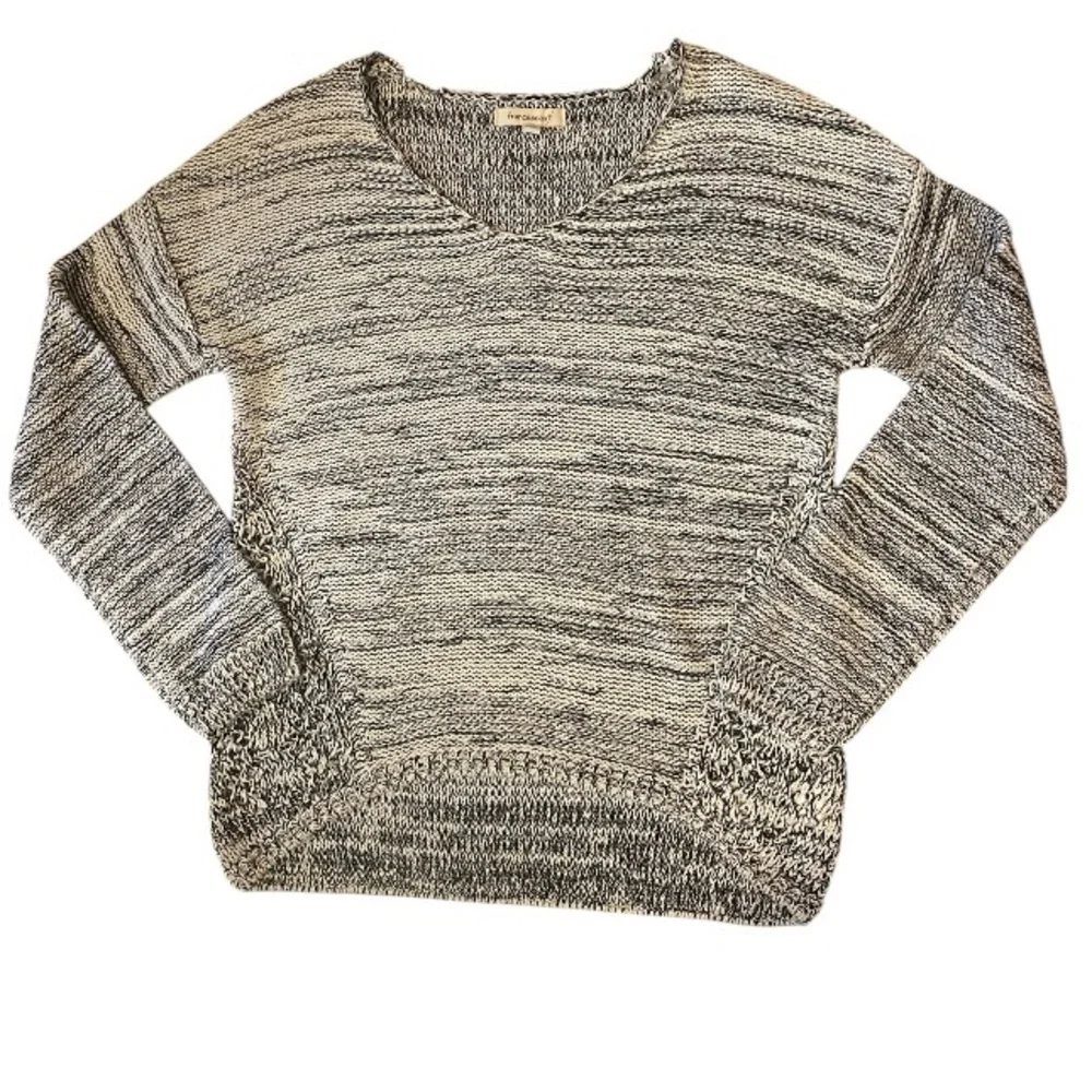 Francesca’s Women's Knit crochet V-Neck Sweater Black White size Medium NWOT - Picture 2 of 10